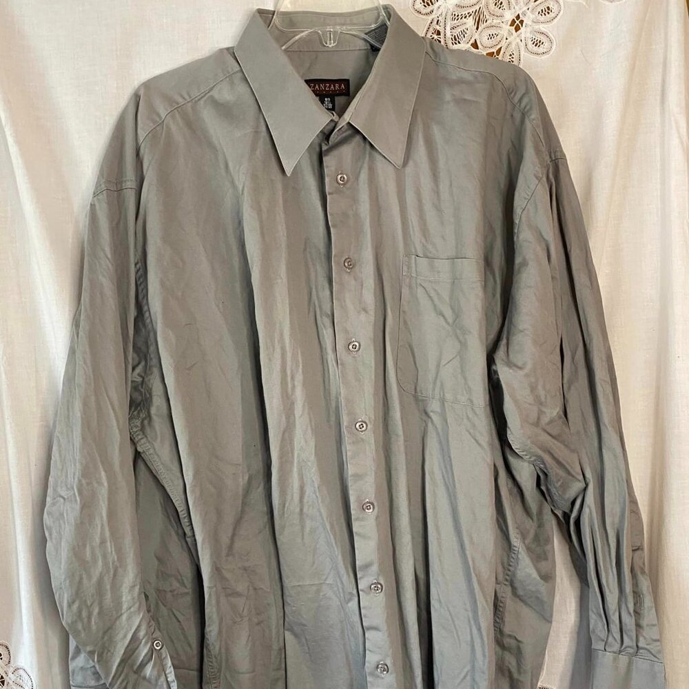 Men's size 34/35 or 18.5 gray button down collared dress shirt by Zanzara